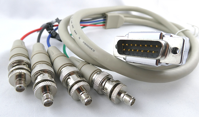 Verbindungskabel Voltage Isolator zum Fremdgerät – Stecker-Nahansicht