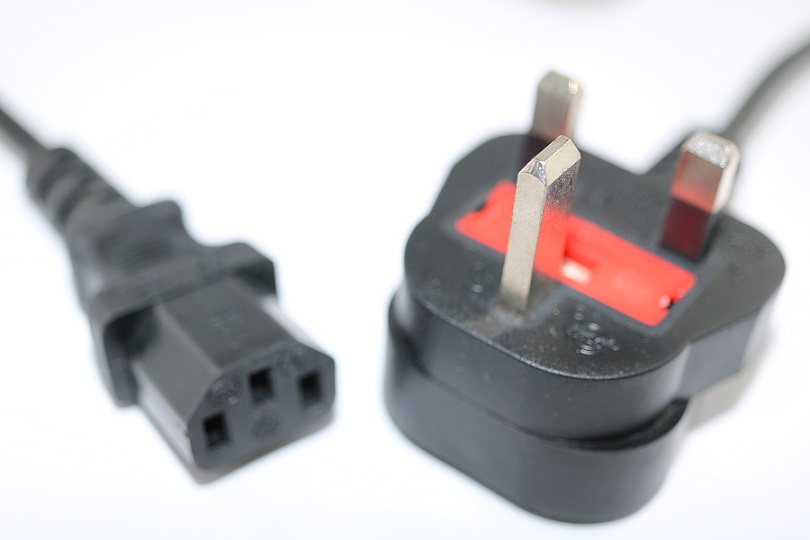 Power cable with UK plug to cold appliance plug C13, 1.8m