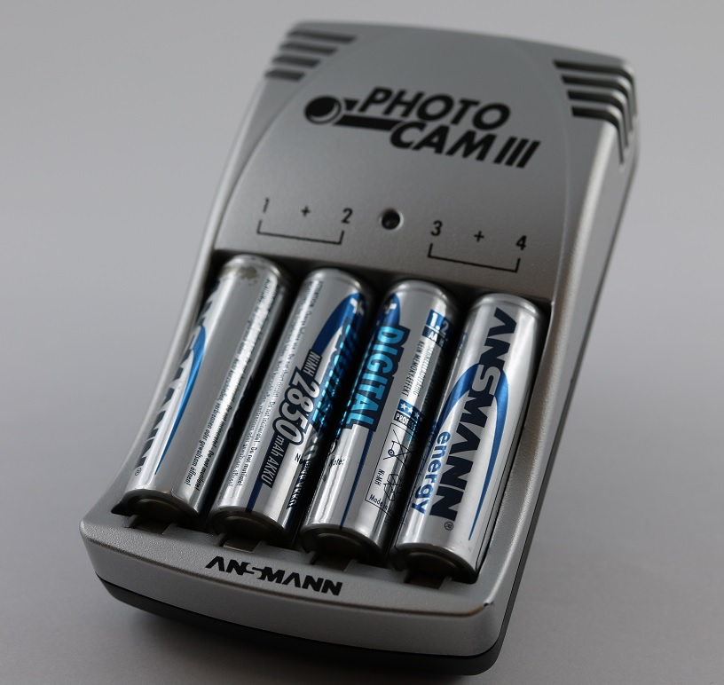 Plug-in charger for AA batteries incl. 4 rechargeable batteries