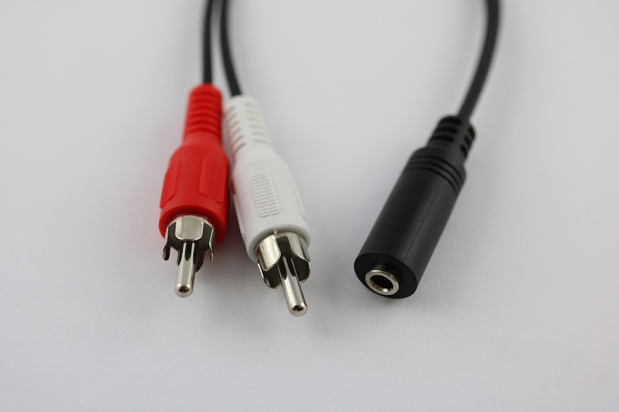  Audio adapter (jack socket 3.5 mm stereo - 2 x cinch plug, 0.1 m)